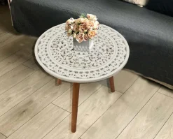 Table florale blanche