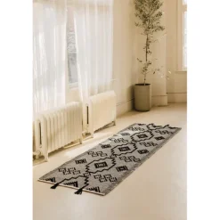 Tapis de couloir géométrique